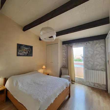Aux Capellans Sur La Marina Pour 4 Personnes - Vue Marina - Parking - A 5 Min A Pied Semesterbostad